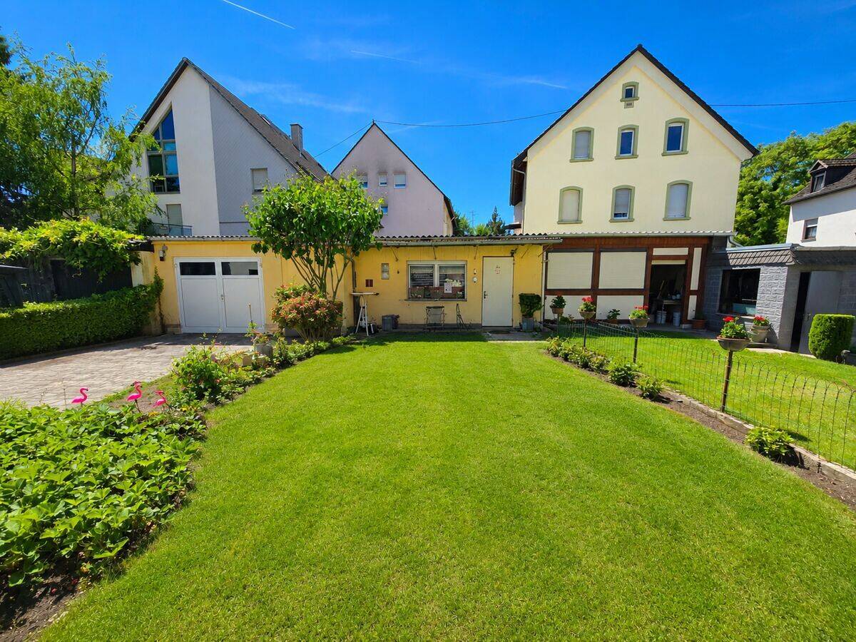 Charmante und sanierte Doppelhaushälfte mit Hinterhaus in guter Lage von Frankfurt-Sossenheim – 65936 Frankfurt am Main – Bild 1 von 9