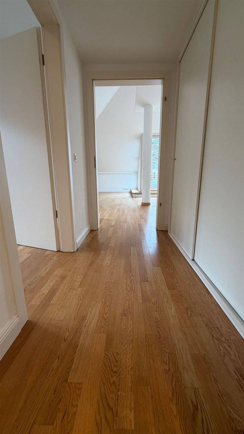 MODERNISIERTES PENTHOUSE MIT 2 ZIMMERN & TERRASSE*OFFENE KÜCHE*STELLPLATZ IN TG OPTIONAL – Berlin – Vorschaubild 7
