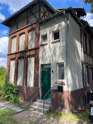 Etwas Besonderes: Hochwertig renovierte 3 Zimmerwohnung mit extra Esszimmer und eigenem Garten*
