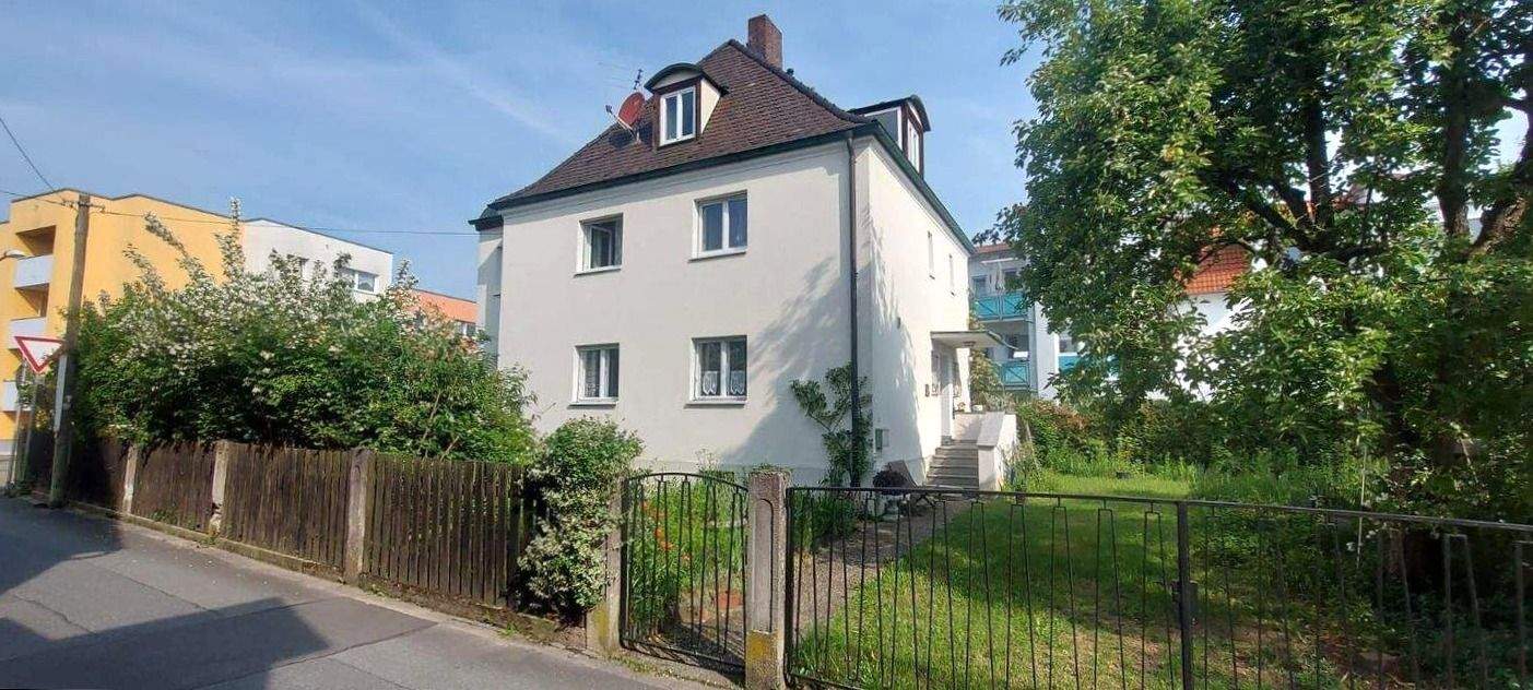 Gepflegtes großes Einfamilienhaus mit Garage in ruhiger Wohnlage – Neunkirchen am Sand – Bild 1 von 9