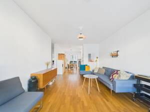 Stilvolle 3-Zimmer-Wohnung in Berlin: Licht, Raum und zwei Balkone! – 12347 Berlin – Vorschaubild 2