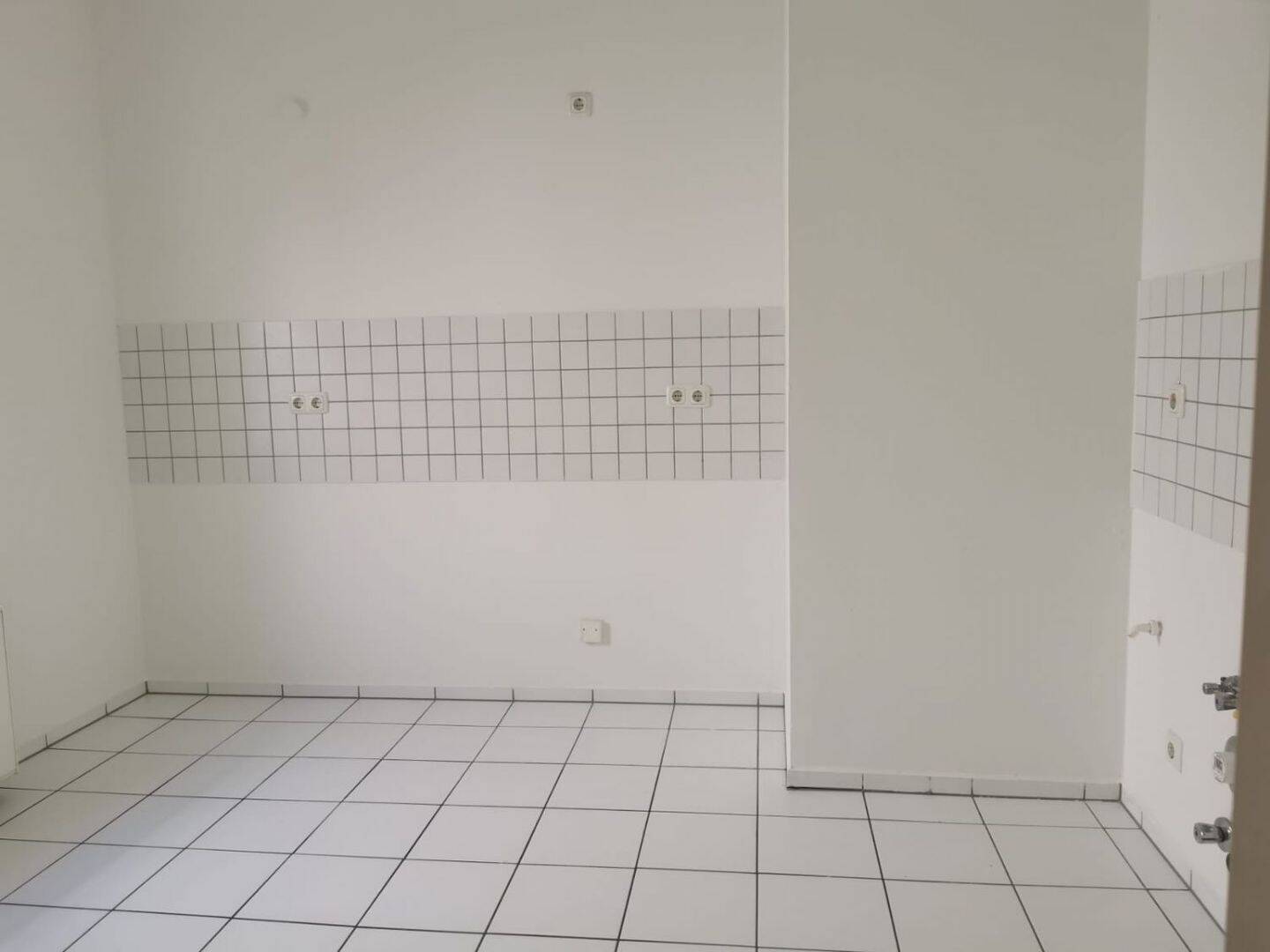 Frisch renoviert! Wohnen im Zentrum von Leipzig - Großzügige Single-Wohnung im DG mit Aufzug! – Leipzig – Vorschaubild 8