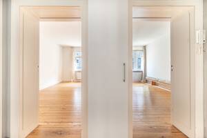 ? Altbaucharme in Schöneberg - Sanierte 2-Zi.-Wohnung mit viel Licht, Dielen, EBK & Tageslichtbad – 10829 Berlin – Vorschaubild 3
