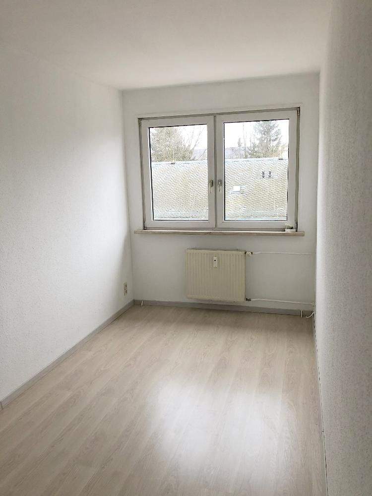 Helle Dachgeschosswohnung - WG geeignet -EBK optional möglich – Chemnitz – Vorschaubild 4