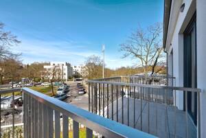 4-Zimmer-Maisonette in besonderer Berliner Lage mit EBK, Fußbodenheizung, Terrasse & Balkon – 14055 Berlin – Vorschaubild 1