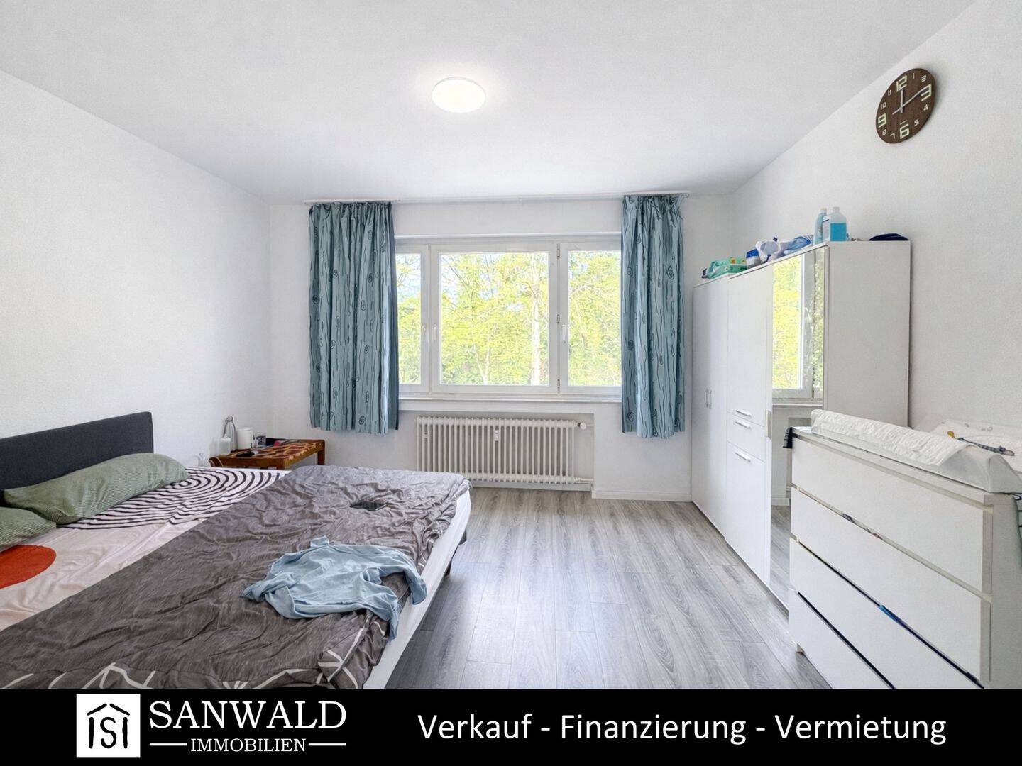 Traumhafte 3,5-Zimmer-Wonung mit Balkon – Düsseldorf – Vorschaubild 3