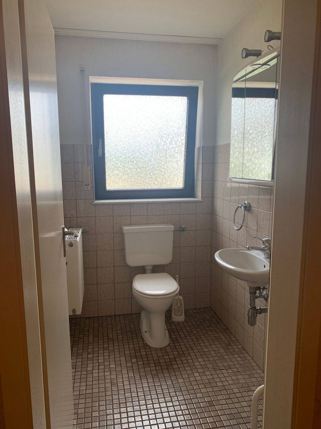 Wohnhaus mit Einliegerwohnung in toller Ortsrandlage – Knittlingen – Vorschaubild 4
