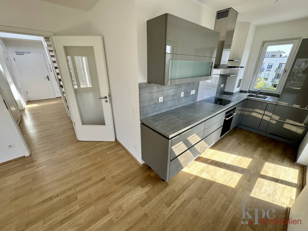 Lichtdurchflutete Penthouse-Wohnung mit 50m² Dachterrasse! Designer-EBK! 2 Bäder! S-Bahn! – München – Vorschaubild 8
