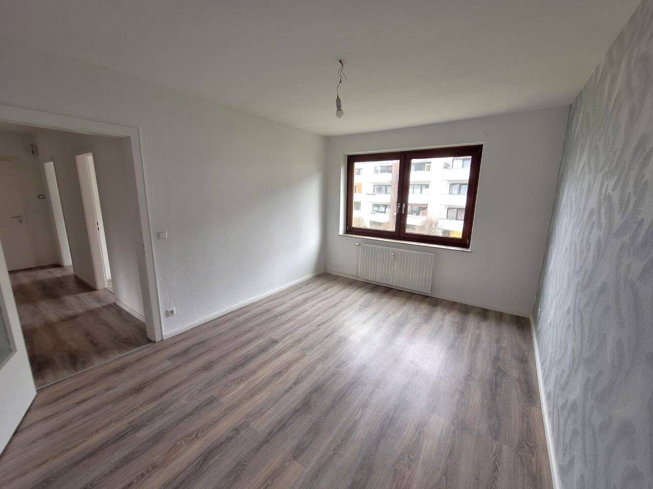 Schöne 3 Zimmer Wohnung mit Balkon ruhig gelegen