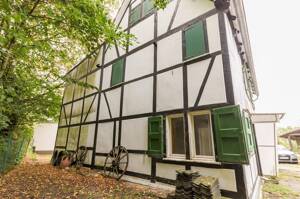 Heimwerker aufgepasst !! Freistehendes Fachwerkhaus * Renovierungsbedarf * ca. 132 m² Wfl. * ca. 354 m² Grundstück * ... – 51381 Leverkusen – Vorschaubild 3
