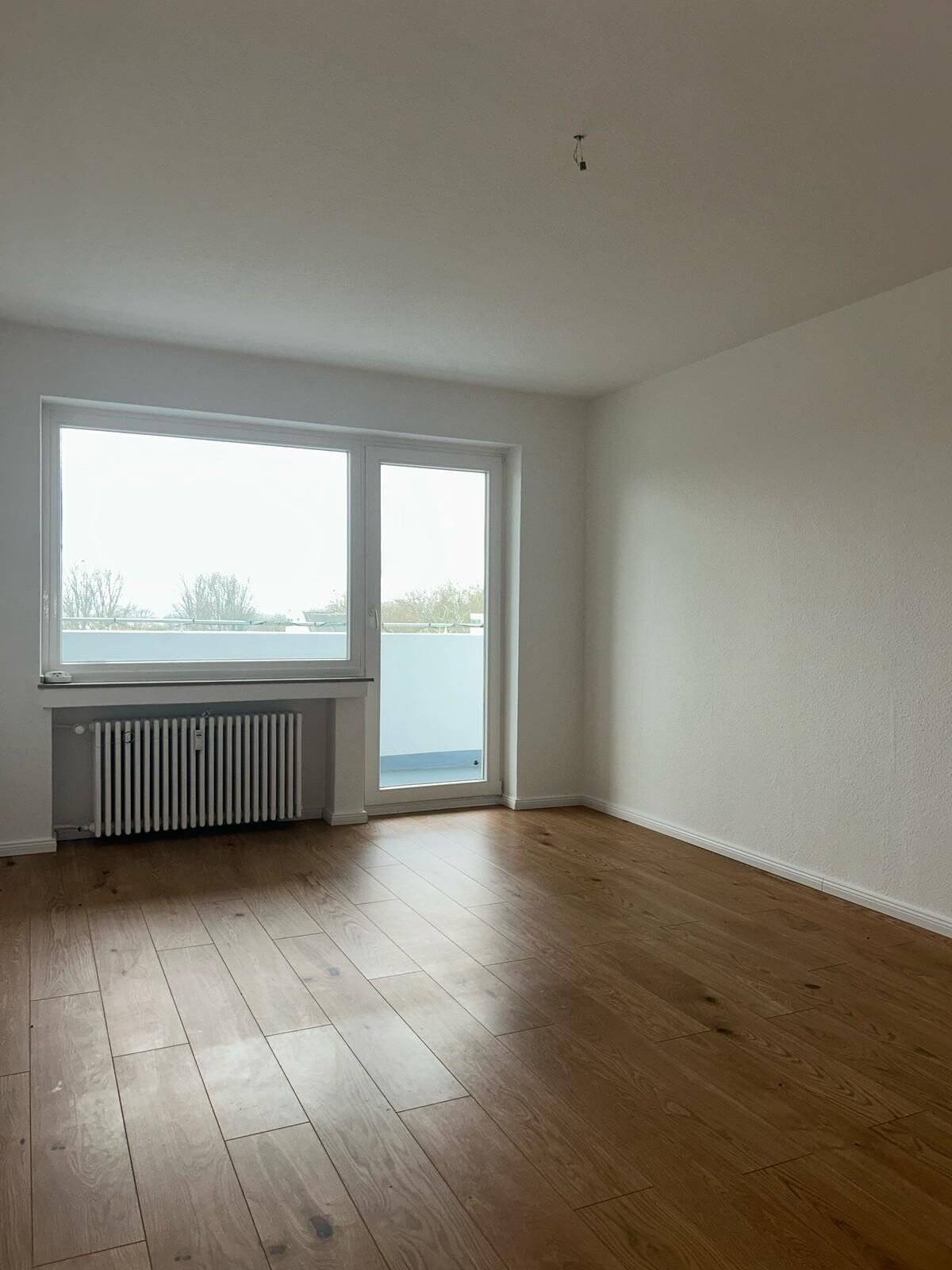 Modernes Wohnen in Düsseldorf-Garath - renovierte 4-Zimmer-Wohnung mit neuer Einbauküche