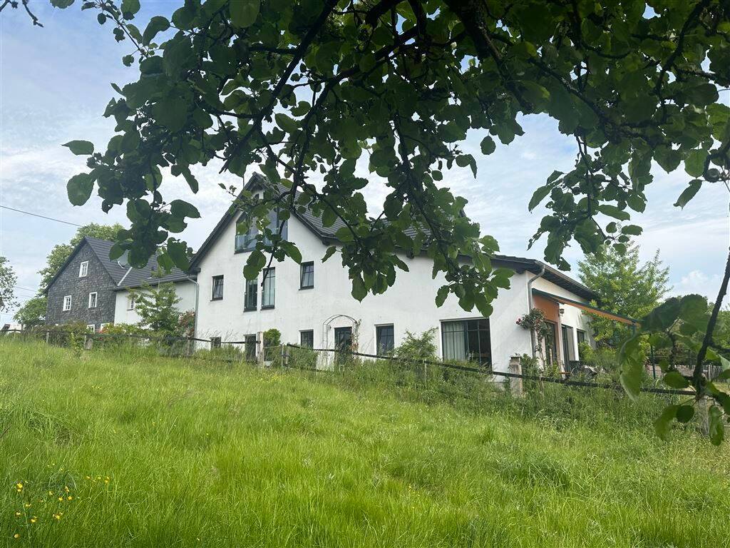 Nähe Hennef-Bonn! Traumanwesen für die private Pferde -/Tierhaltung! Zwei Häuser, Stallungen, Reitplatz und Weiden! – Bonn – Bild 1 von 9