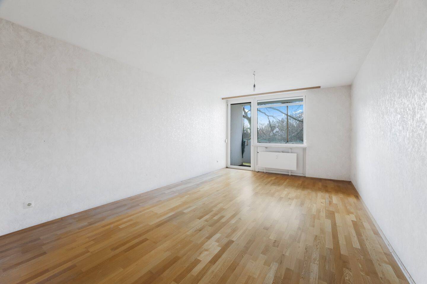 Renovierungsbedürftige 3-Zimmer-Etagenwohnung im gepflegten Gemeinschaftseigentum ohne Aufzug! – München – Vorschaubild 3
