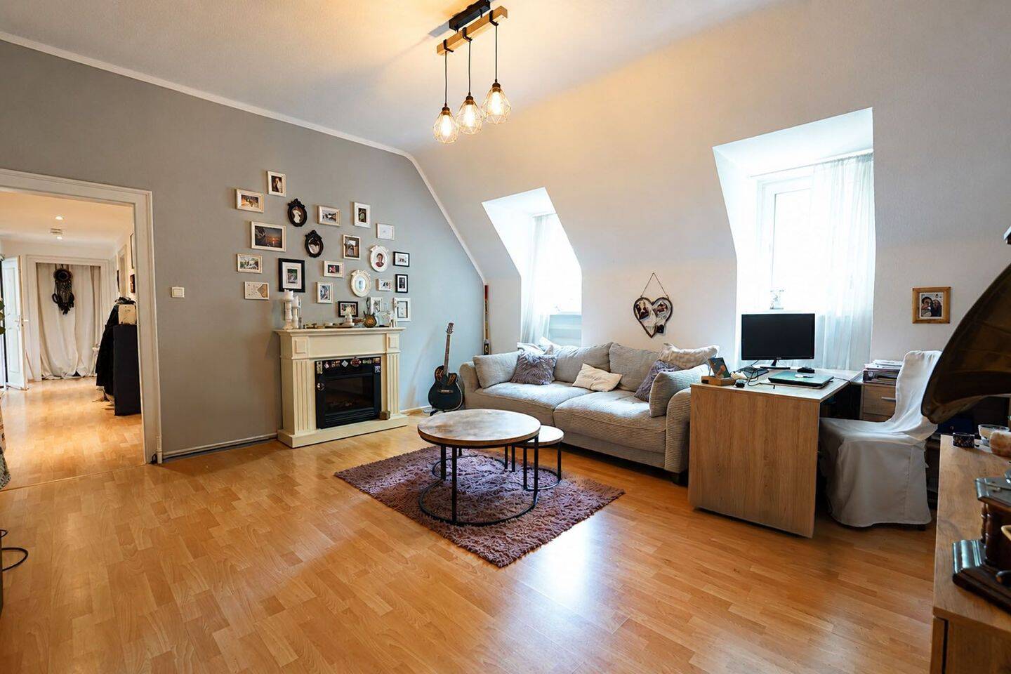 Krefeld-Bismarckviertel: Gemütliche Dachgeschosswohnung mit 3 Zimmern und Einbauküche! – Krefeld – Vorschaubild 3