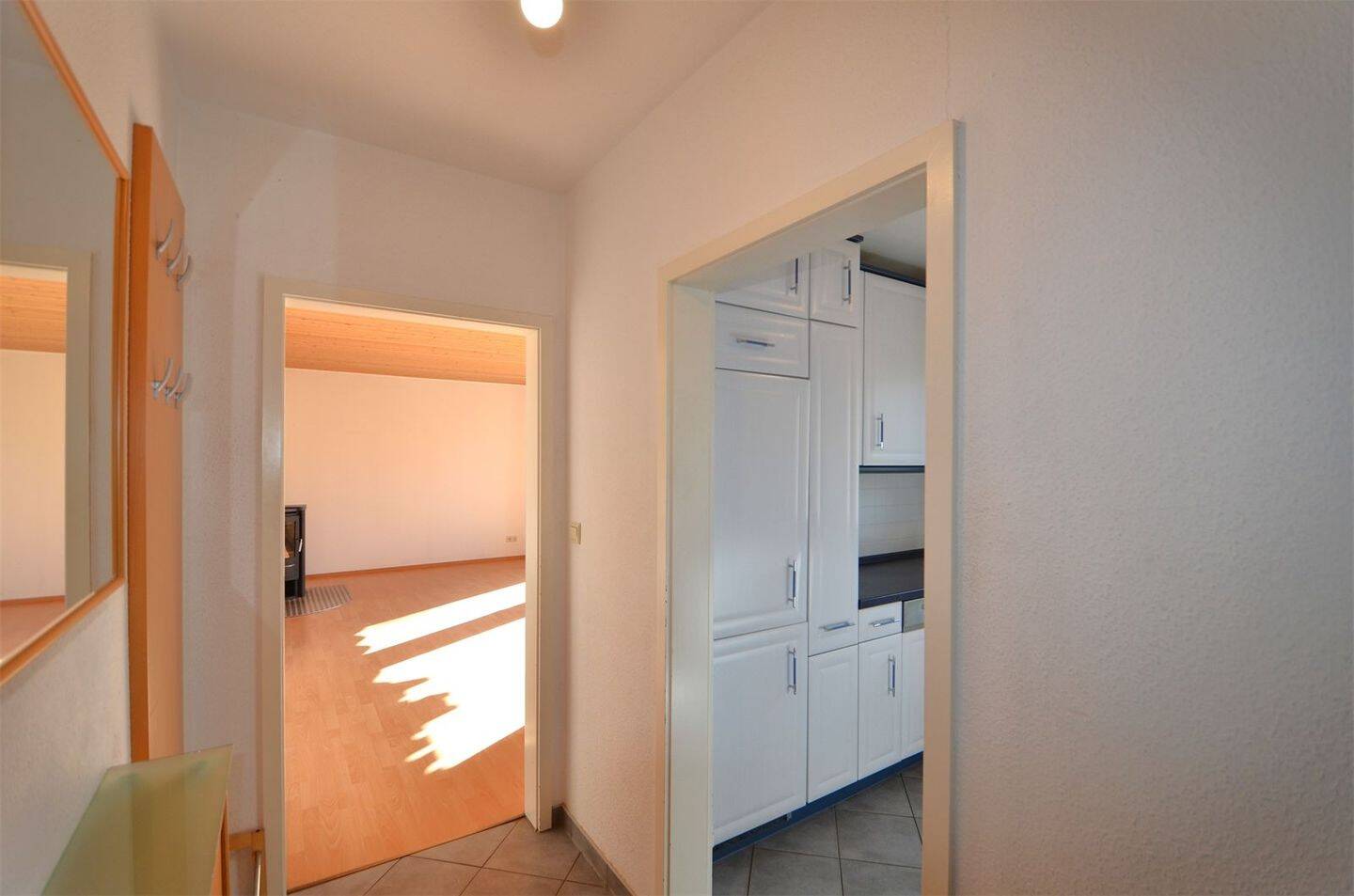 Familienfreundliches Fertighaus mit viel Platz, Terrasse und Balkon – Berlin – Vorschaubild 3