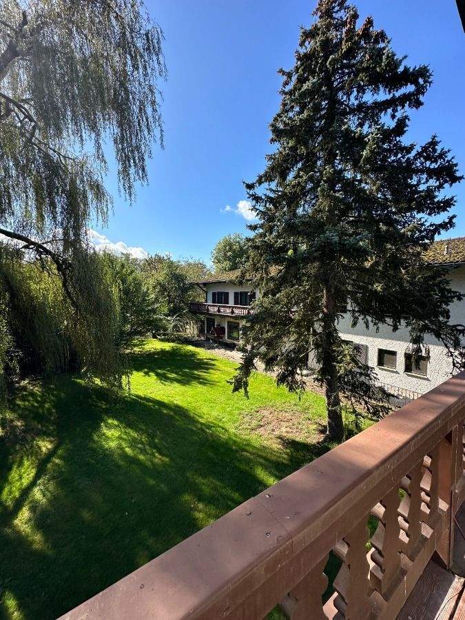 Herrschaftliche Villa auf großzügigem Grundstück mit eigenem Teich sowie Hallen – Aldersbach – Bild 1 von 9
