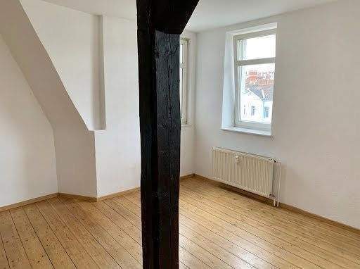 Einbauküche inklusive! Sanierte 3-Raum-Wohnung im Dachgeschoss – Erfurt – Vorschaubild 4