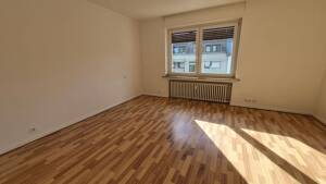 Top geschnittene und renovierte Altbauwohnung mit Flair und großer Terrasse. Nähe Tierpark ! Traumhafter Ausblick ins Wäldchen ! – 41199 Mönchengladbach – Vorschaubild 3