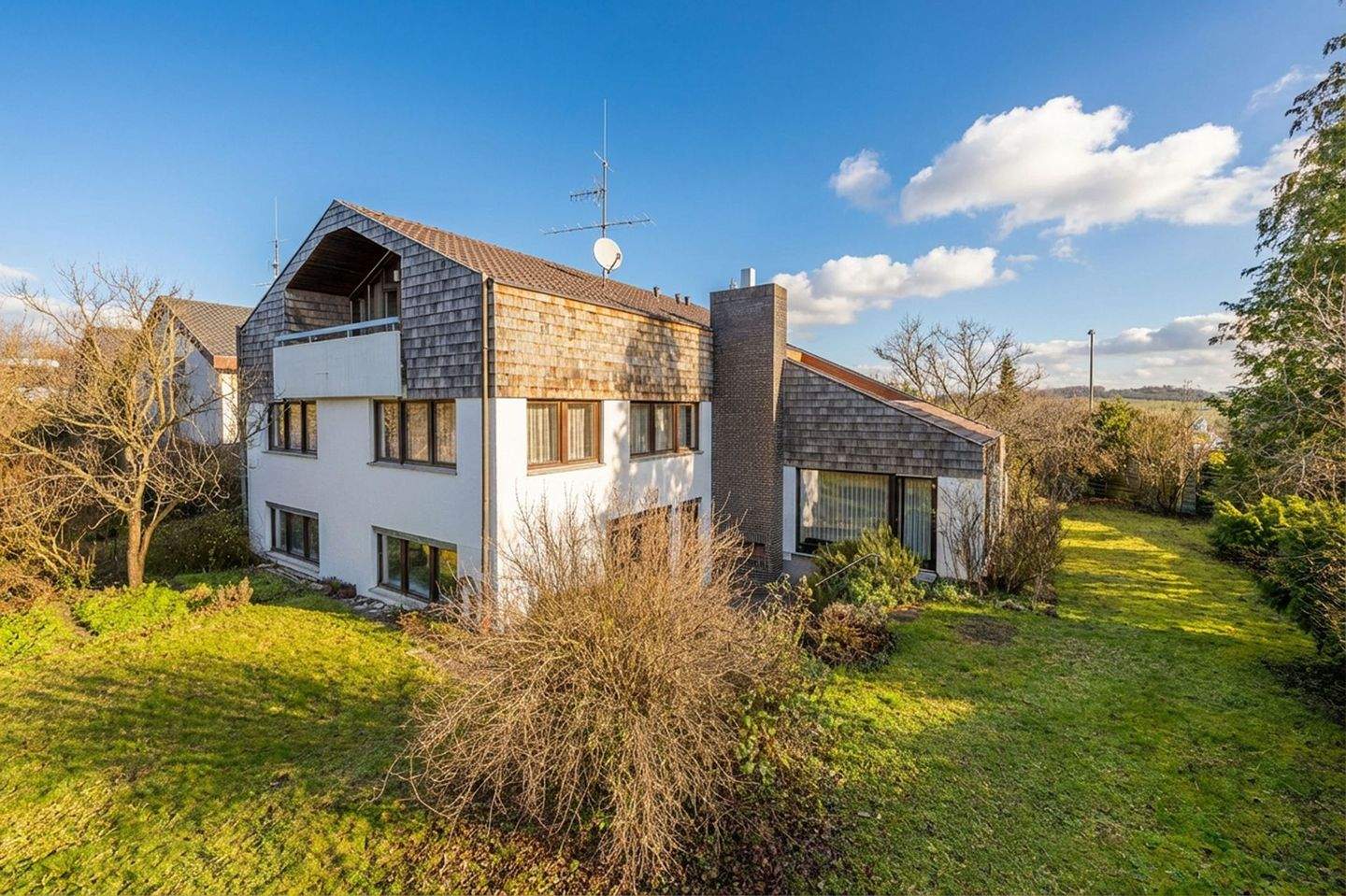 Einfamilienhaus mit Pool, Einliegerwohnung und weitläufigen Grundstück – Nürtingen – Bild 1 von 9