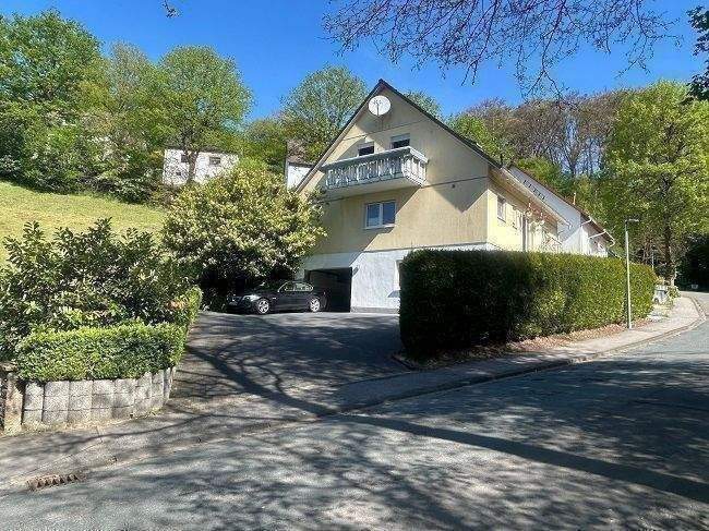 Modernes Wohnjuwel in Rathmecke: 2-3 Wohneinheiten in tadellosem Zustand mit Garage, Garten, Terrasse und Balkon in Rathmecke... – Lüdenscheid – Bild 1 von 9