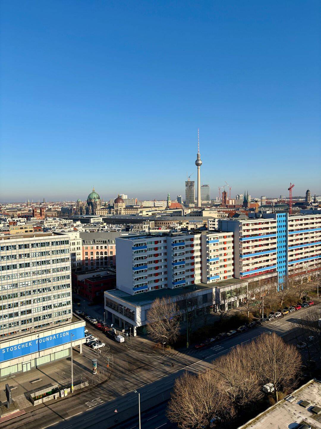 Skyline Living in Berlin-Mitte, großzügige 3-Zimmer-Wohnung mit spektakulärem Ausblick – Berlin – Bild 1 von 9