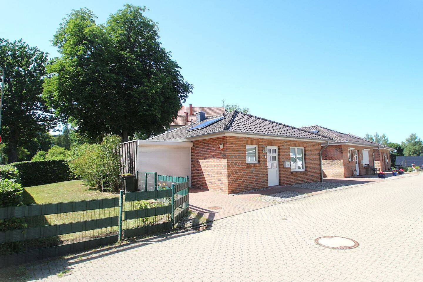 Energieeffizienter und seniorengerechter Bungalow in bester Lage – Malente – Bild 1 von 9