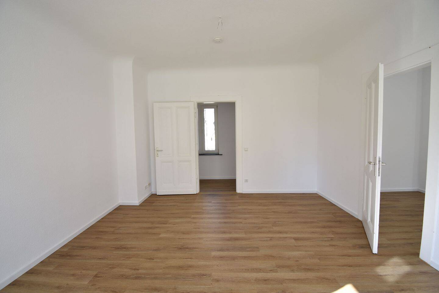 Renovierte Übergabe! 2-Zimmer-Altbau-Whg mit Balkon – Düsseldorf – Vorschaubild 5