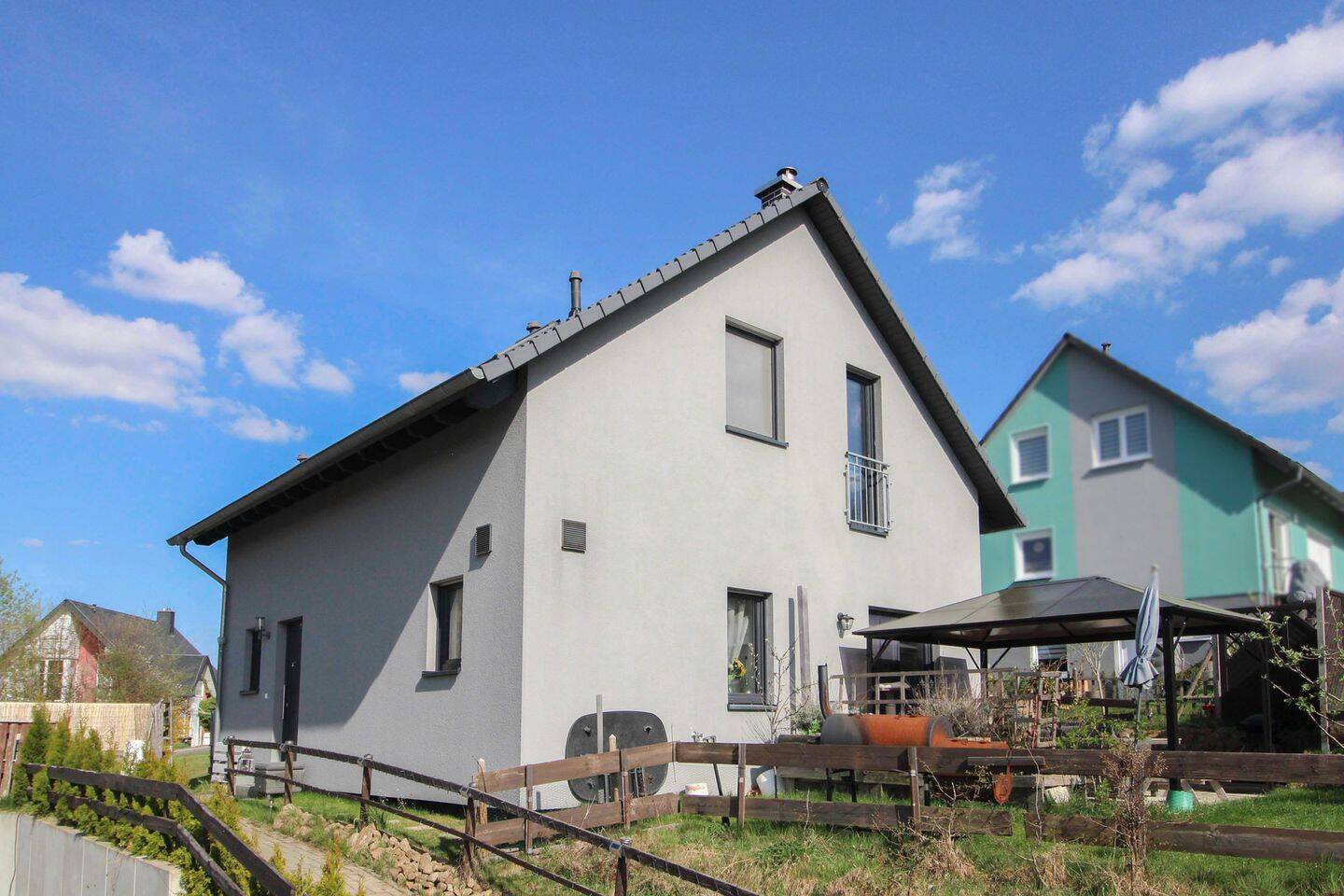 !!!SOFORT FREI!!! Tolles Einfamilienhaus mit eigener Lüftungsanlage, Solar und Garage – Sebnitz – Bild 1 von 9