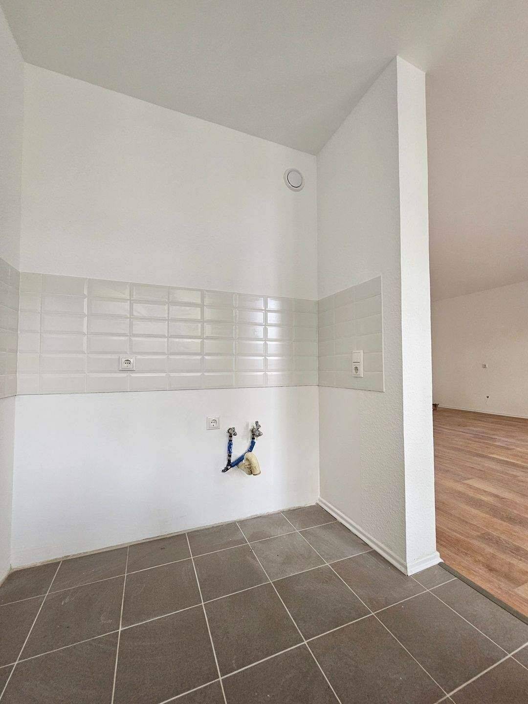 Kölner Westen Top renovierte 2 Zimmer Eigentumswohnung inkl. Aufzug, Balkon und PKW Tiefgaragenstellplatz ab sofort zum Kauf – Köln – Vorschaubild 7