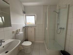 Frisch renovierte 2-Zimmer-Dachgeschosswohnung mit Einbauküche – 55127 Mainz – Vorschaubild 6