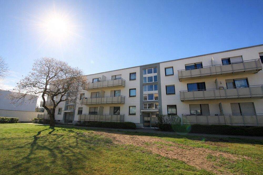 Attraktive 2-Zimmer-Wohnung mit zwei Balkonen und Stellplatz in Mannheim-Waldhof – Mannheim – Bild 1 von 9