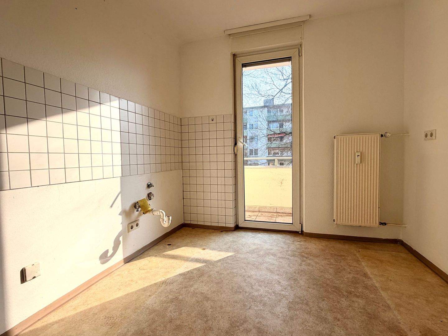 2 Zimmer mit 2 Balkonen direkt am Dutzendteich +++ mit Badewanne & WG-geeignet +++ – Nürnberg – Vorschaubild 7