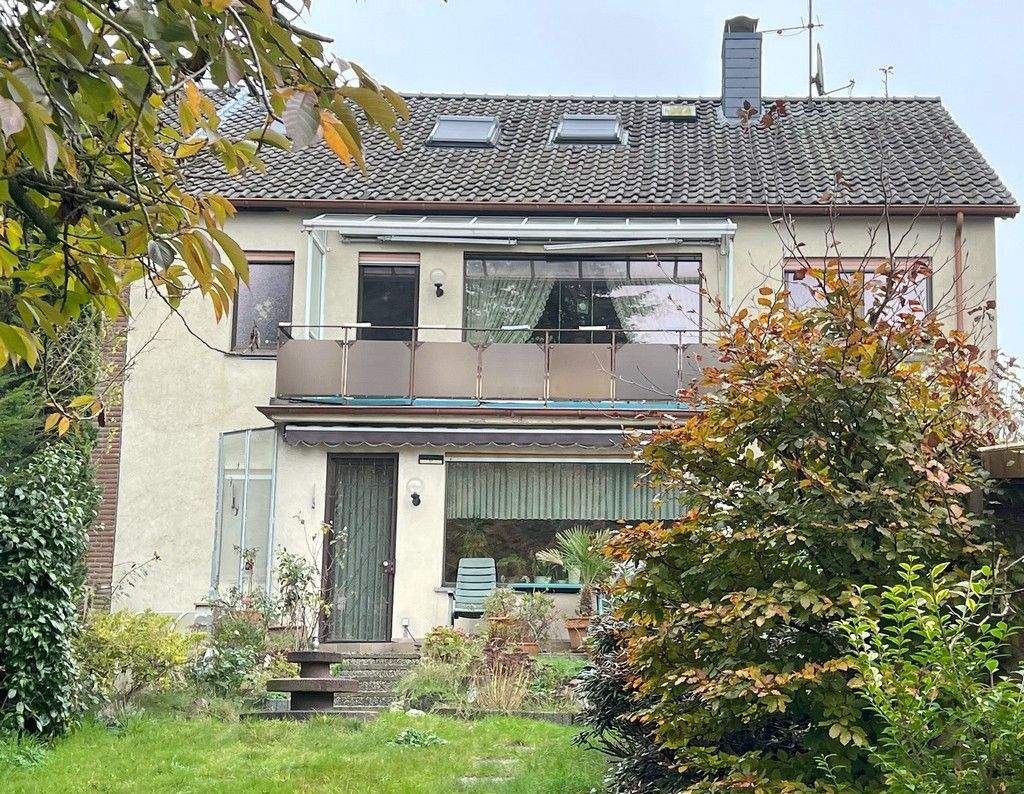 3-Familienhaus mit Garten, 2 Garagen und vielen Möglichkeiten am Rande des Naturschutzgebietes – Dorsten – Bild 1 von 9