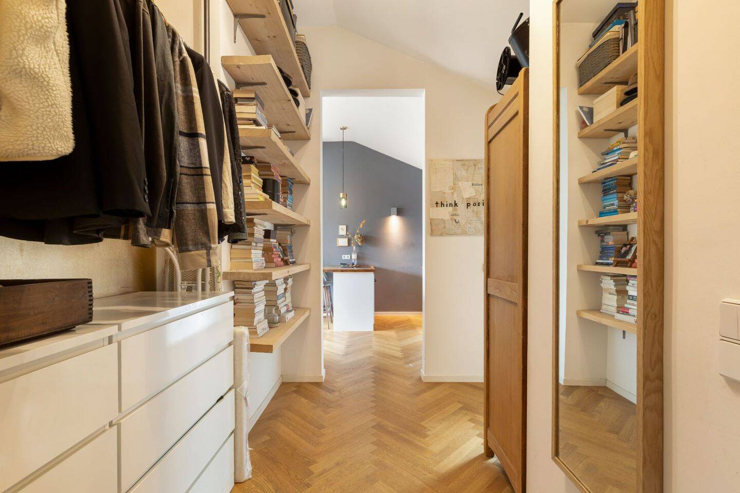 Hochwertig sanierte Dachgeschosswohnung mit Terrasse am Paul-Lincke Ufer – Berlin – Vorschaubild 2