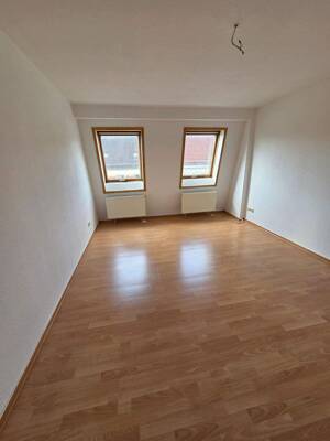 Helle Dachgeschosswohnung / 2-Raum/ Bad mit Fenster – 4155 Leipzig – Vorschaubild 3