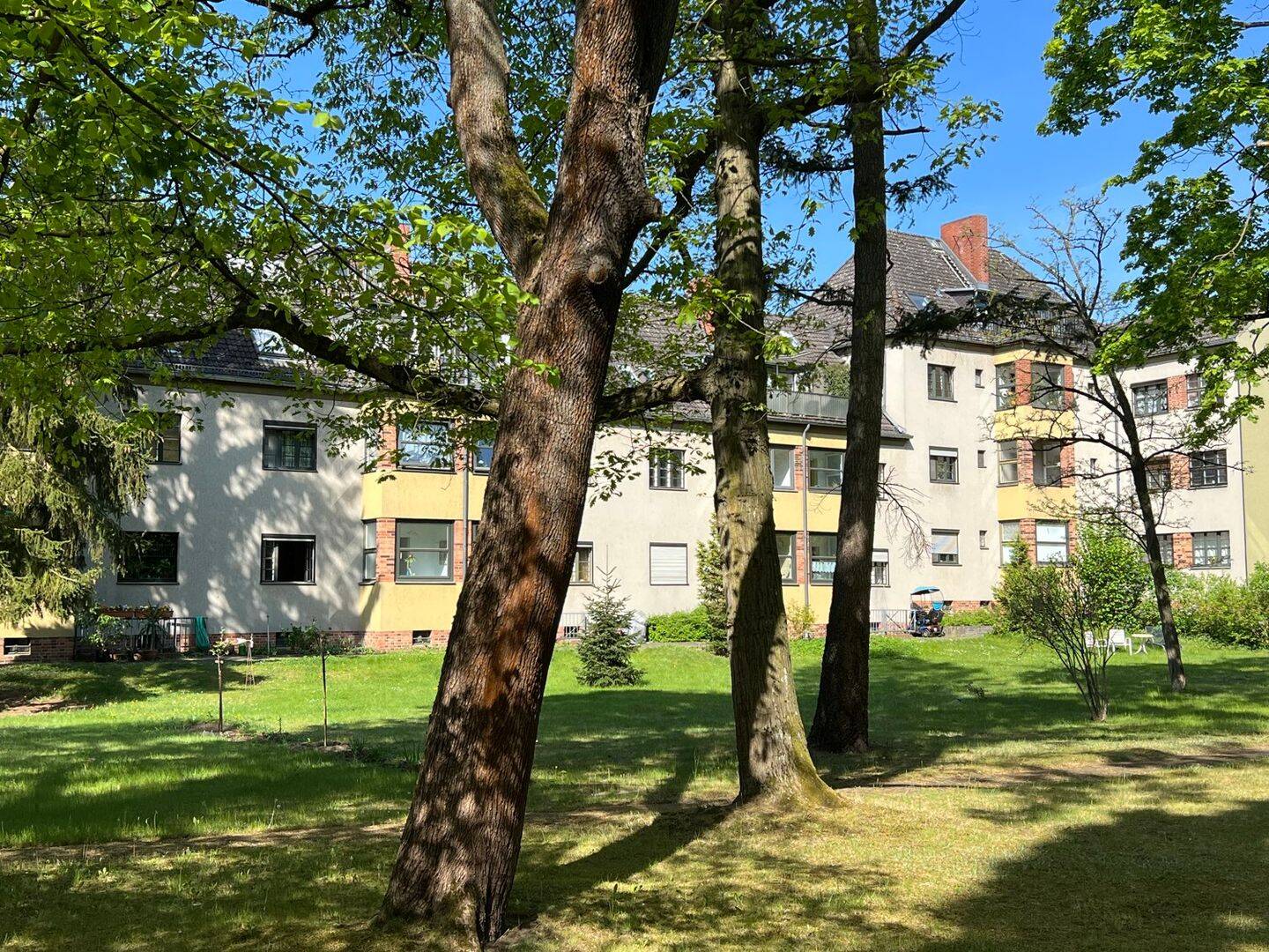 Charmante vermietete 2-Zimmer-Altbauwohnung nahe Heinrich-Laehr-Park – Berlin – Vorschaubild 2