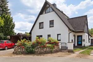 Charmante Maisonettewohnung mit großzügiger Dachterrasse in ruhiger Sackgassenlage von Trittau – 22946 Trittau – Vorschaubild 1