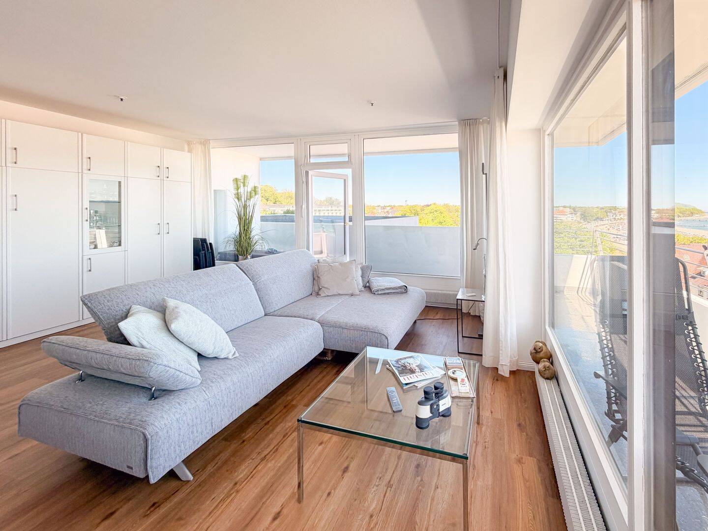 Panoramablick auf die Ostsee - Modernisiertes Apartment mit Eckbalkon – Lübeck – Vorschaubild 4