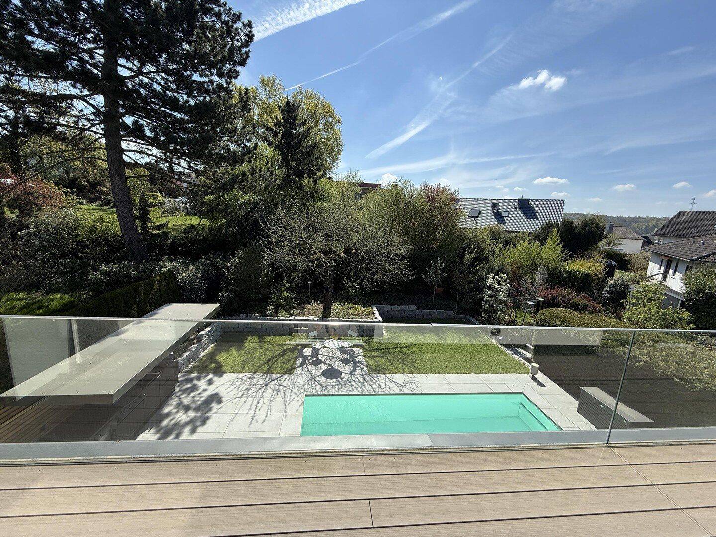 Neubau Designer Luxusvilla in Bad Vilbel · Pool · Heimkino · KNX-Smart Home · Kamin · Sauna – Bad Vilbel – Bild 1 von 9