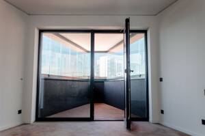 Über den Dächern der HafenCity: Skyline-Views vom 10. Obergeschoss (Endetage) im Eleven Decks – 20457 Hamburg – Vorschaubild 3