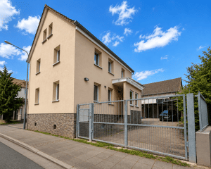 Seltene Gelegenheit: Kernsaniertes Zweifamilienhaus plus Baurecht für 3 weitere Einheiten – 60435 Frankfurt am Main – Vorschaubild 2