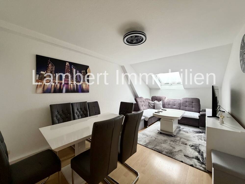 Charmante Dachgeschosswohnung im Altbau mit 2,5 Zimmern in der Wiesbadener Innenstadt – Wiesbaden – Vorschaubild 2