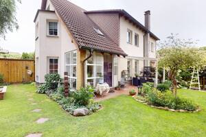 Bezugsfertige Doppelhaushälfte bei Berlin mit schöner Gartenanlage und guten Anbindungen