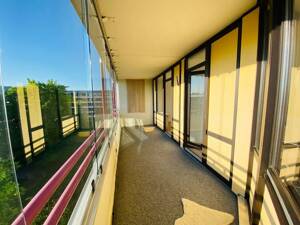 Helle 3‑Zimmer‑Wohnung mit verglaster Westloggia, Einbauküche & Aufzug – nahe S‑Bahn – 81927 München – Vorschaubild 8