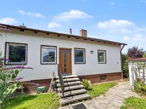 Sanierungsbedürftiges Einfamilienhaus mit Potenzial auf ruhigem Grundstück im Ingolstädter Südwesten