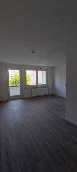 Nette Nachbarn gesucht: weitläufige 3-Zimmer-Wohnung – 1239 Dresden – Vorschaubild 4