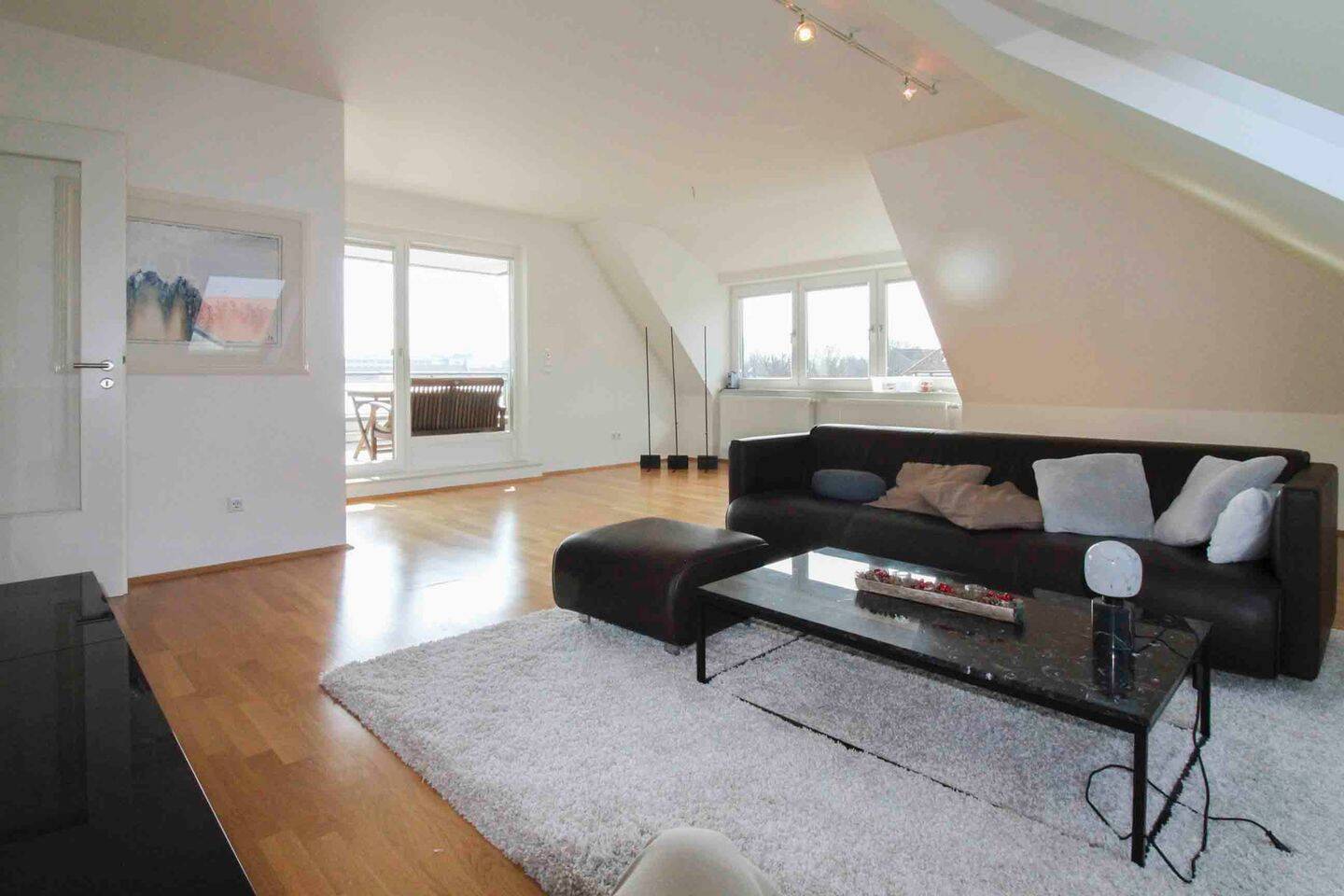 Sonniges Penthouse mit wundervollem Blick über die Stadt – Hannover – Bild 1 von 9