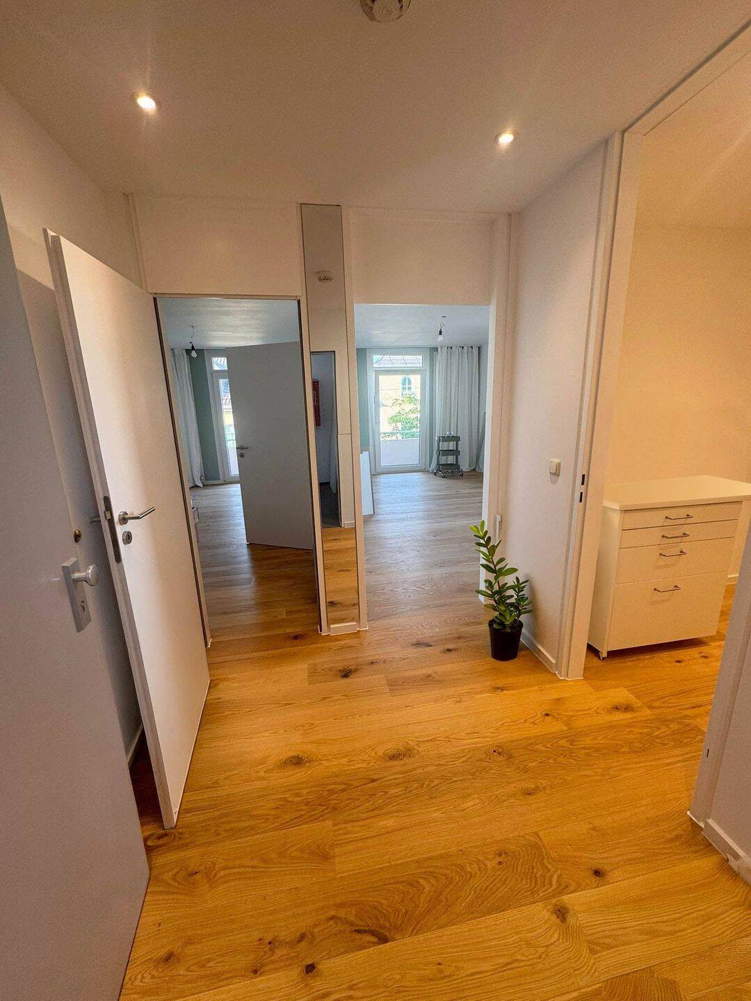 frisch RENOVIERT- kein Ablöse, MÖBLIERT, kein Makler – München – Vorschaubild 6