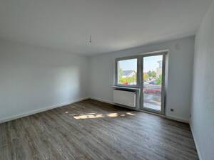 Teilsanierte 4-Zimmer-Wohnung - Altkönigstr. 1