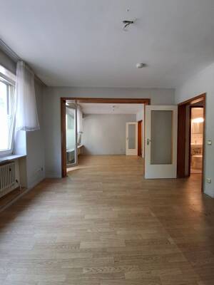 geräumige 1-Zimmer-Wohnung mit Schlafnische und Balkon und Tiefgaragenplatz zur Miete in Saarbrücken – 66115 Saarbrücken – Vorschaubild 1